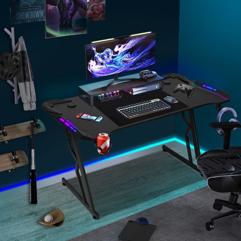 Swanew - Bureau Gaming Table de Gaming 140x60cm pc Gamer avec Tapis de Souris, Porte-gobelet et Crochet Adapté au Bureau Maison - met LED+télécommande