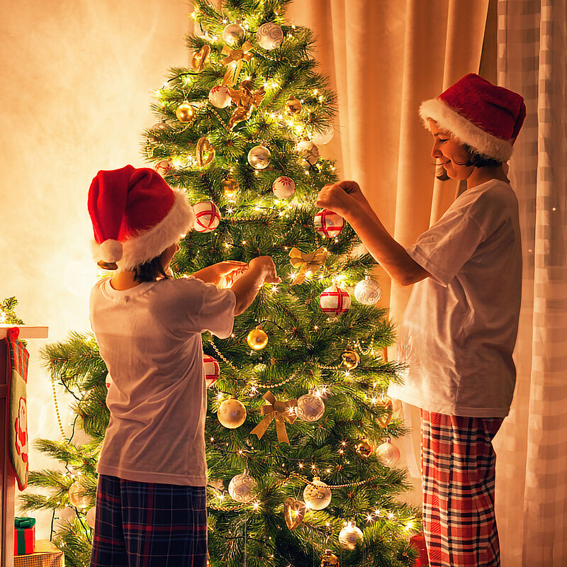 Arbre de Noël avec lumières led blanc chaud, sapin artificiel avec support métallique, arbre de Noël avec aiguilles Vert 150cm - Vert - Einfeben
