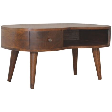 Table à café en bois massif, avec des tiroirs : 1 tiroir ouvert et 1 emplacement pour les tiroirs fermés. Couleur : marron.