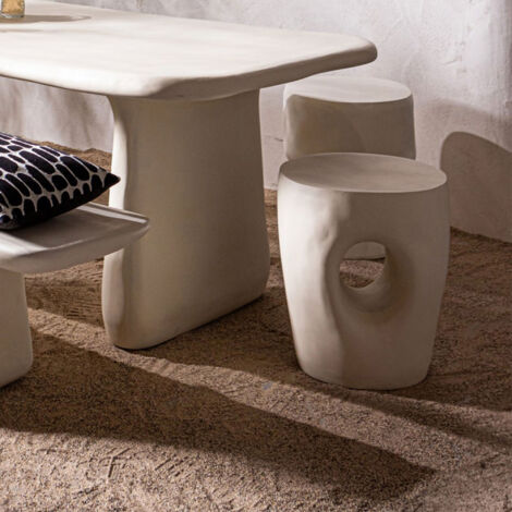 Table d'appoint de forme organique 40x40x47 cm en polymère - ZINA
