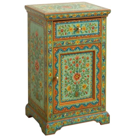 Table de chevet en bois de style vintage avec détails floraux