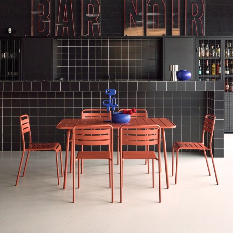 Table de jardin pliante métal + 6 assises. Amelia. terracotta. 141.2 x 80 x 72.5cm