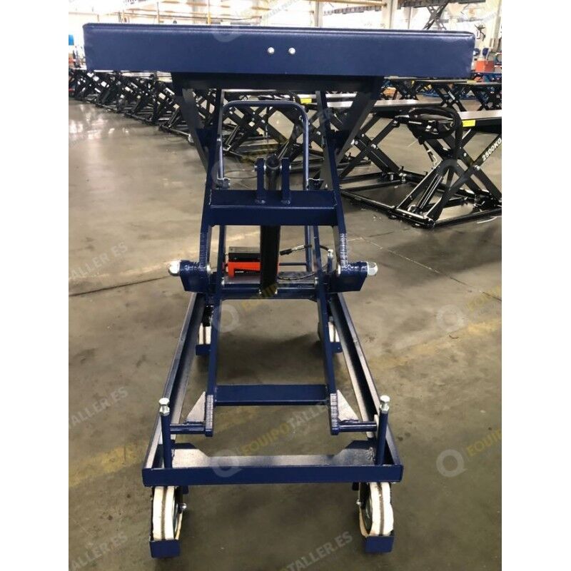 EQT - copy of Table élévatrice pour batteries de voitures électriques