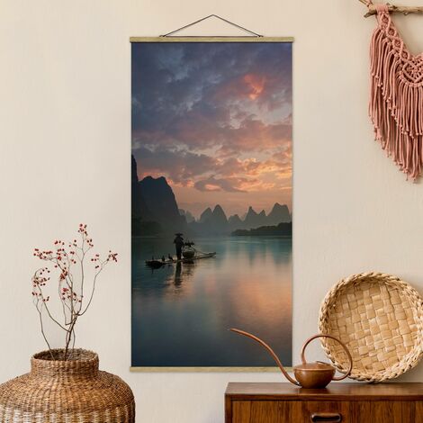 Tableau en tissu avec baguettes de suspension - Sunrise Over Chinese River - Portrait 2:1 Dimension HxL: 70cm x 35cm Matériau: Chêne
