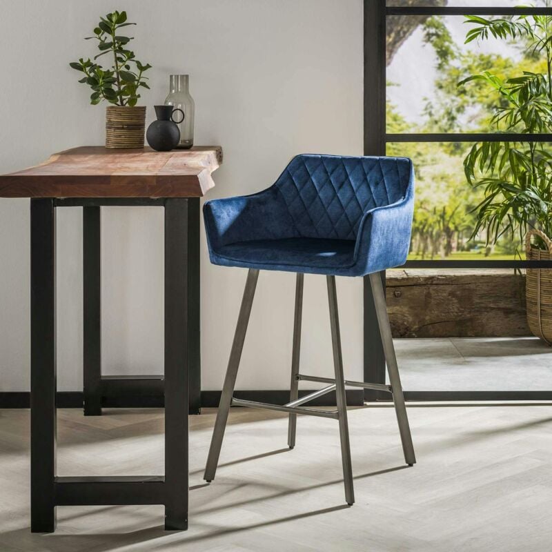 Pier Import - Tabouret de bar avec accoudoirs en velours bleu melbourne