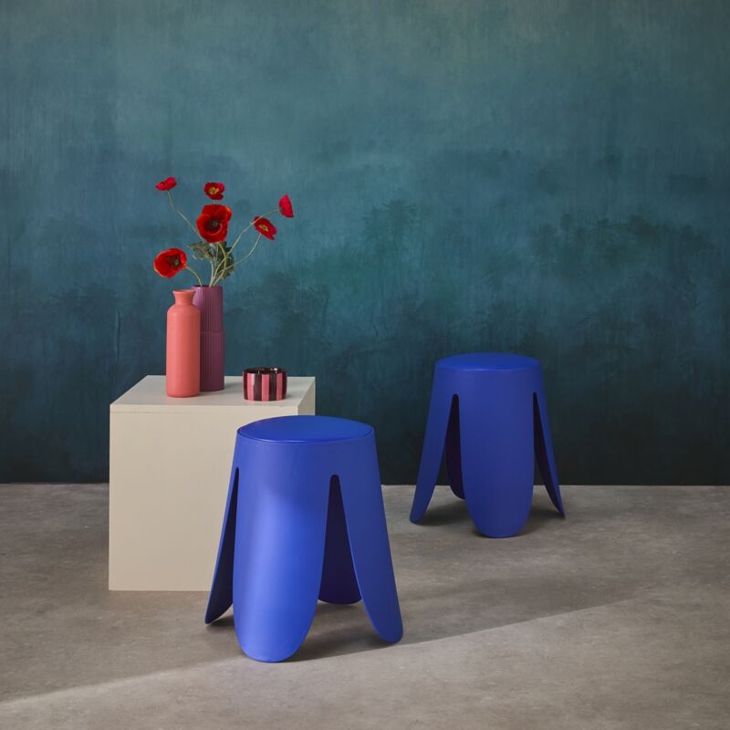 Sweeek - Set de 2 tabourets empilables, simili cuir bleu, niki, Ø30 / 44 x H46cm