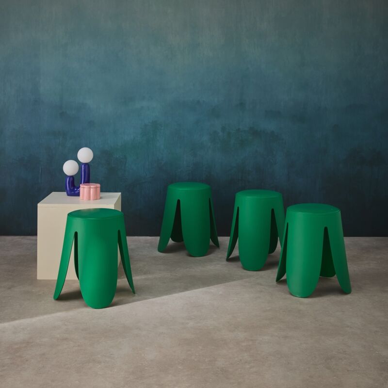 Sweeek - Set de 4 tabourets empilables simili cuir vert, Niki Ø30 / 44 x H46cm