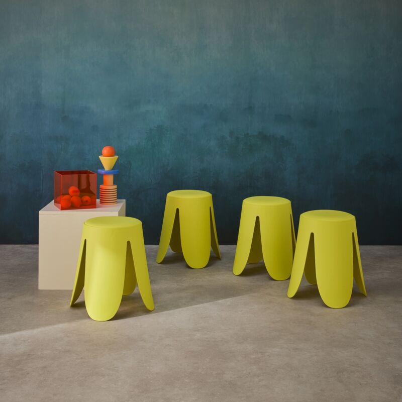 Sweeek - Set de 4 tabourets empilables simili cuir jaune, Niki Ø30 / 44 x H46cm