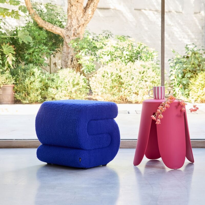 Sweeek - Tabouret / pouf design revêtement bouclette bleu 1 place l 43 x p 47 x h 44cm - Sasha