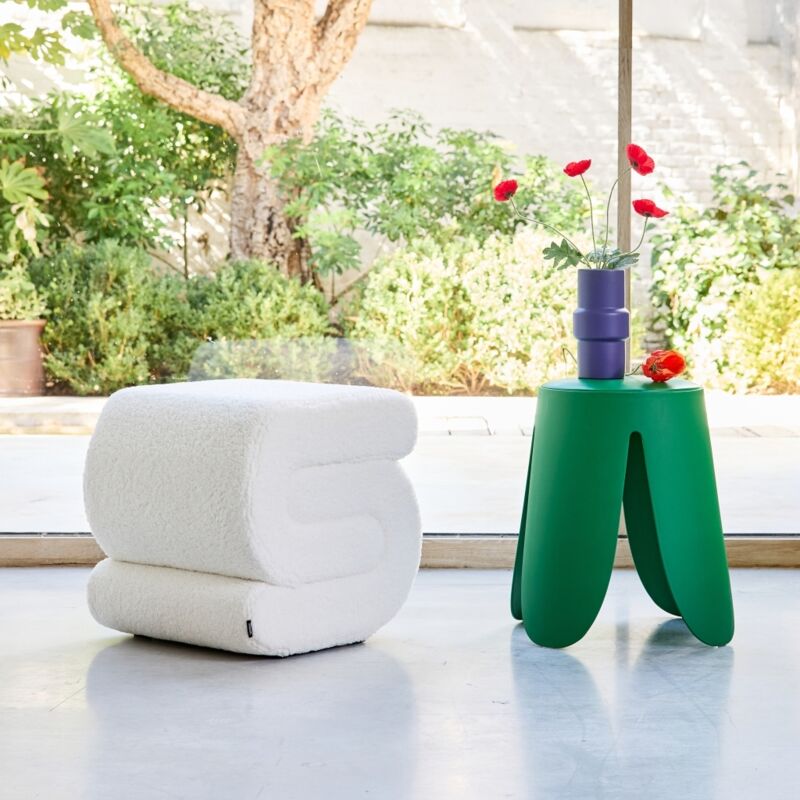 Sweeek - Tabouret / pouf design revêtement bouclette crème 1 place l 43 x p 47 x h 44cm - Sasha