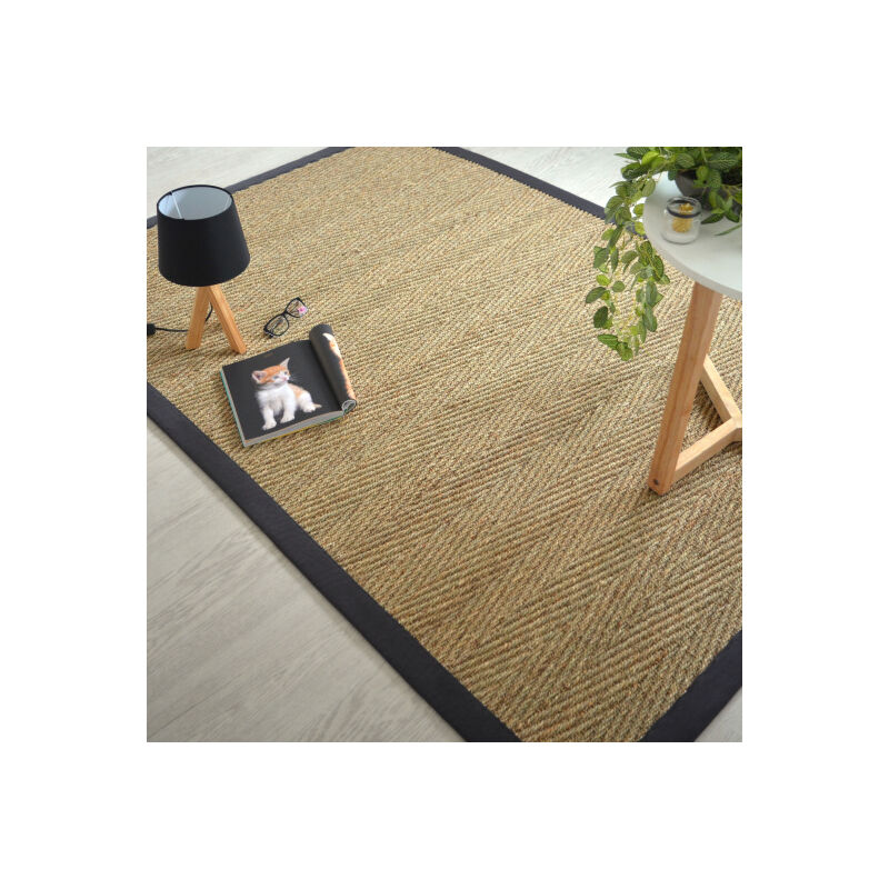 Décoweb - Tapis Jonc de mer - Assam chevron - Ganse coton noire - 140 x 200 cm