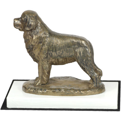 Terranova, Terranova, Cascata - una statuetta di cane, una figurina su una base bianca, un trofeo per una mostra canina di Art-Dog