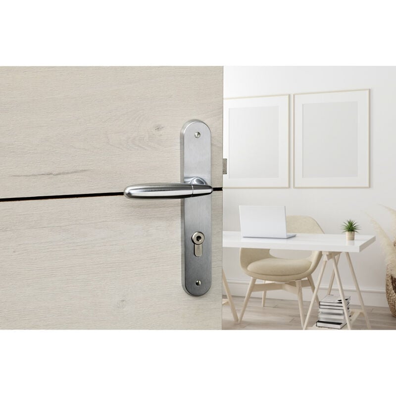 Ensemble de poignées pour porte d'entrée Mirella2 trou de cylindre, carré 7mm, entr'axes 195mm, chromé brillant/satiné