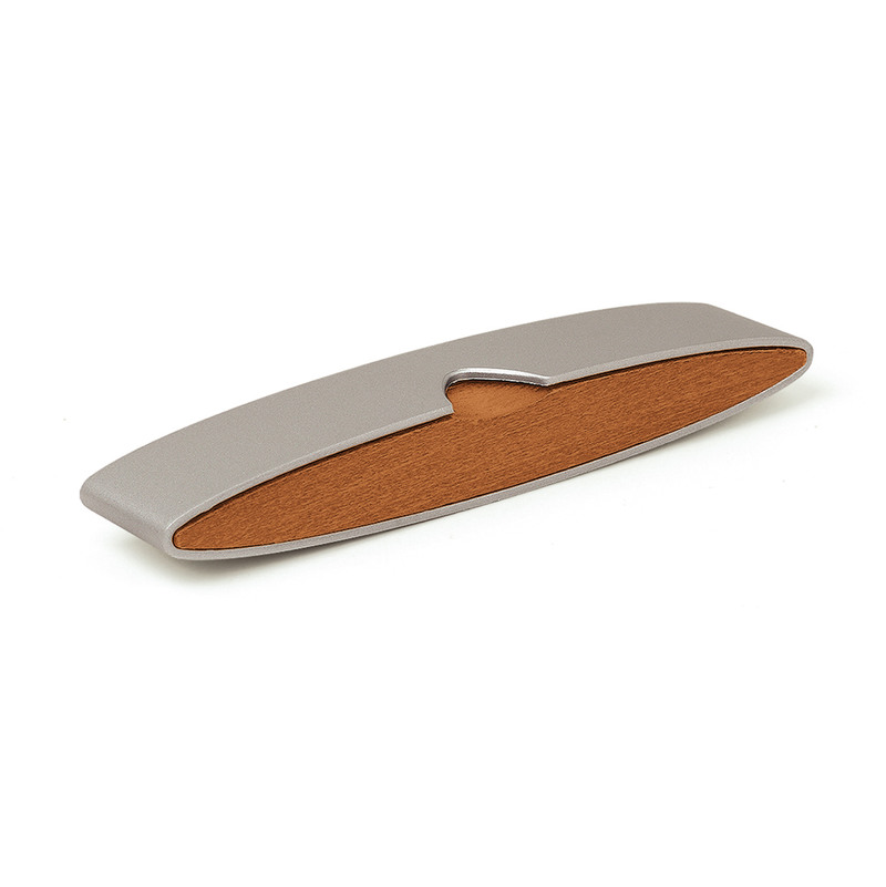 

Tirador Tipo Asa de Madera y Metal Cerezo Haya | Fabricado en Aluminio - Haya | Distancia entrepuntos: 96mm | Medidas: 147x21x30mm | Incluye 2