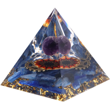 Tischdekoration in Pyramidenform für positive Energie – Bastelidee für Meditation und Yoga