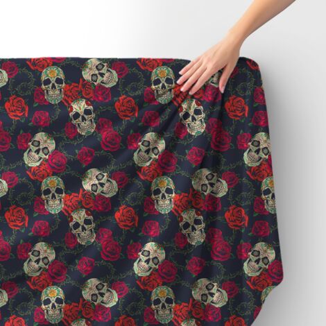 Tissu velours royal polyester à coudre - Motif têtes de mort et roses avec épines