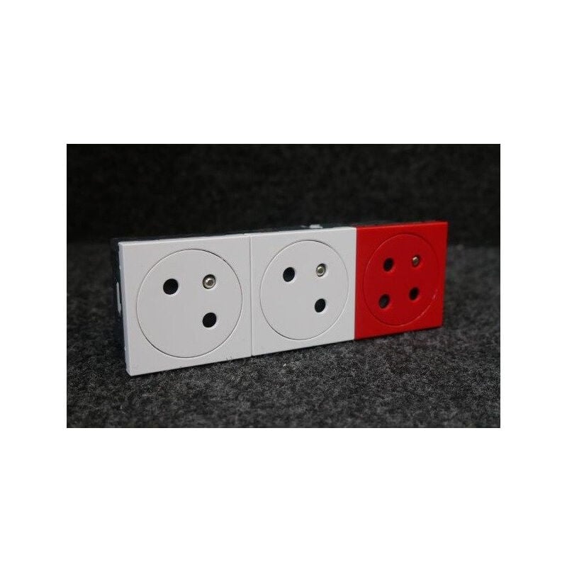 Legrand - Triple prise de courant 3 x 2P+T affleurante (2 blanches + 1 rouge) inclinée 45° 6 modules sans plaque Mosaic Link