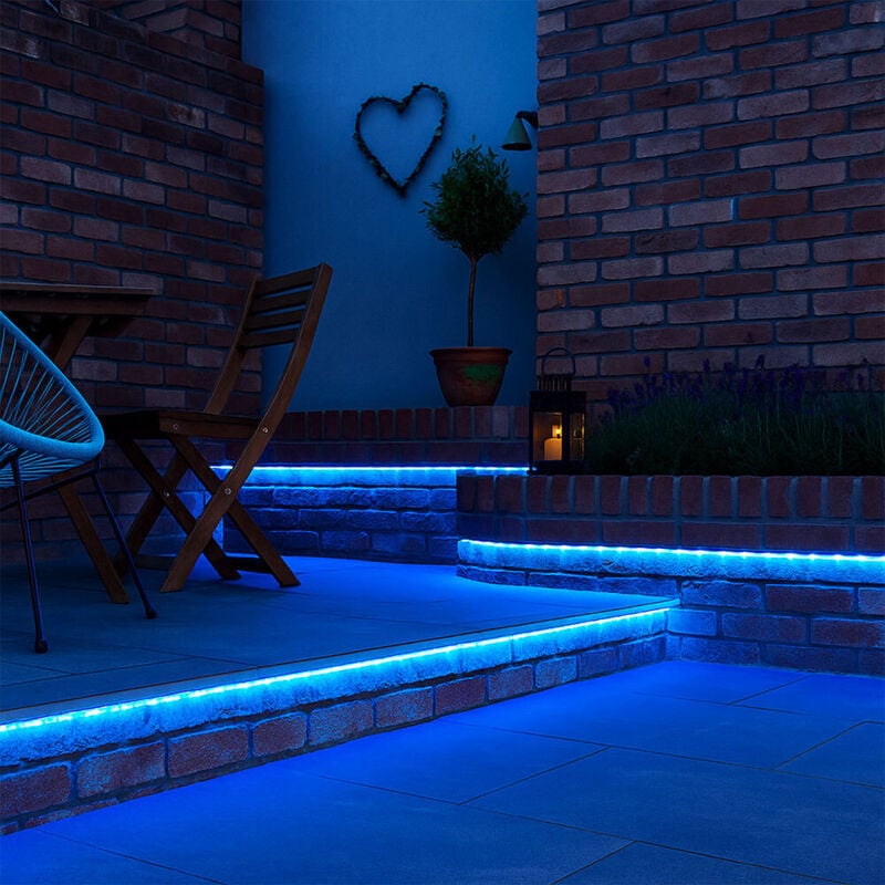 Tube de décoration guirlande lumineuse en plastique transparent 24 LEDs bleues/m