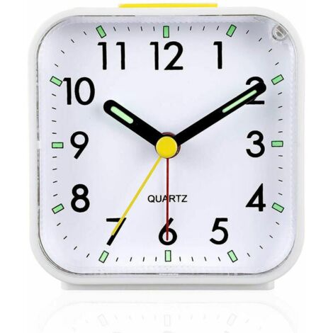 Ulisem Reloj despertador analógico silencioso que no hace tictac, despertador suave, pitidos, aumento de volumen, funciones de repetición y luz con pilas, fácil configuración, blanco