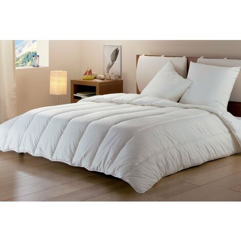 Umberto Ravelli – Couette blanche 220 x 240 cm avec 2 oreillers 60 x 60 cm – Enveloppe polyester – Lavage à sec recommandé – Fabrication française
