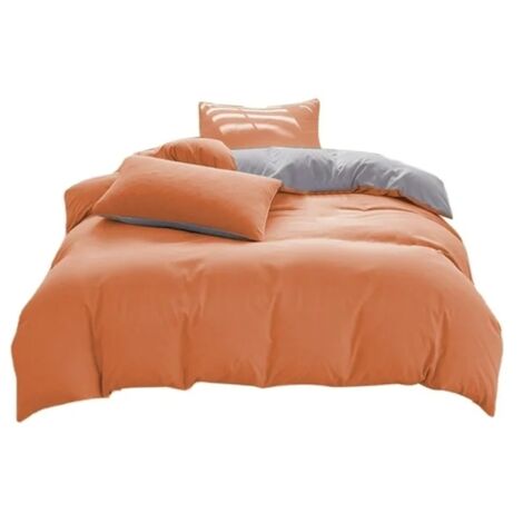 Un ensemble de literie quatre pièces bicolore à blocs de couleur, orange et gris, comprenant une housse de couette (200x230 cm), un drap (230x230 cm) et deux taies d'oreiller (48x74 cm)