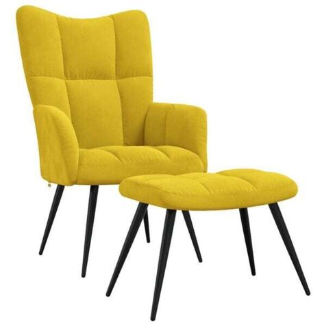 Un fauteuil en velours jaune moutarde avec un repose-pieds.