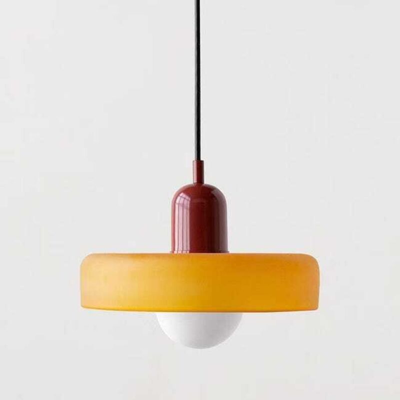 Un lustre de style Bauhaus d'inspiration médiévale, avec un abat-jour en vitrail, parfait pour la chambre verre orange de 25 cm + base rouge