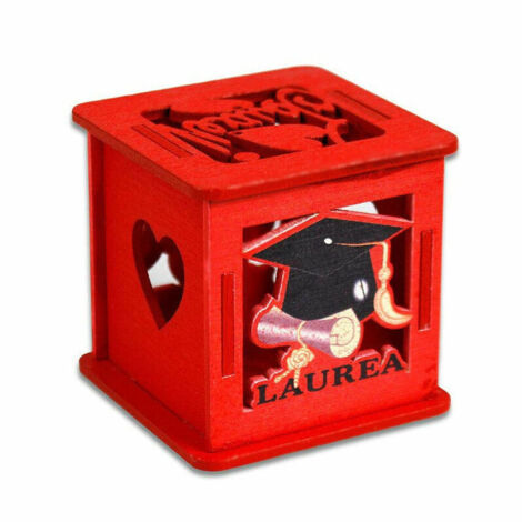 Une Boîte En Bois Rouge Avec Un Couvercle