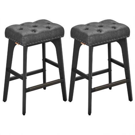 VASAGLE Sgabelli da Bar Set di 2, Sgabelli da Cucina, Rivestimento in PU con Bottoni Trapuntati e Borchie, Gambe in Legno, Altezza 66 cm, Sala da Pranzo, Montaggio Facile, Nero Inchiostro LBC085G02