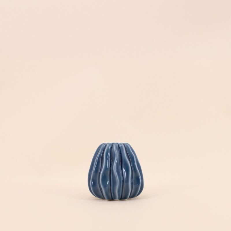 Vase en céramique structuré bleu 9cm Vase en céramique structuré bleu 9cm