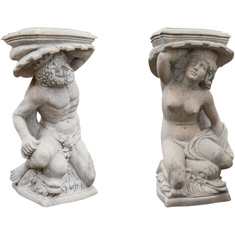 Vecchie statue raffiguranti i dei del mare