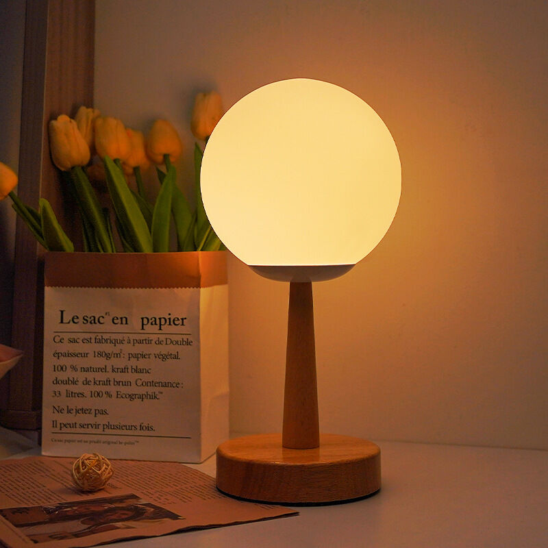 Veilleuse en bois sur le thème de l'espace avec abat-jour en verre à intensité variable – Alimentée par usb, luminosité réglable, contrôle par bouton