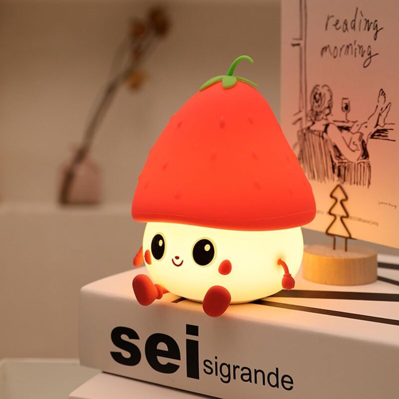 RHG Veilleuse fraise, design fruité mignon, lampe rechargeable USB pour chambres d'enfants, deux niveaux de luminosité réglables.