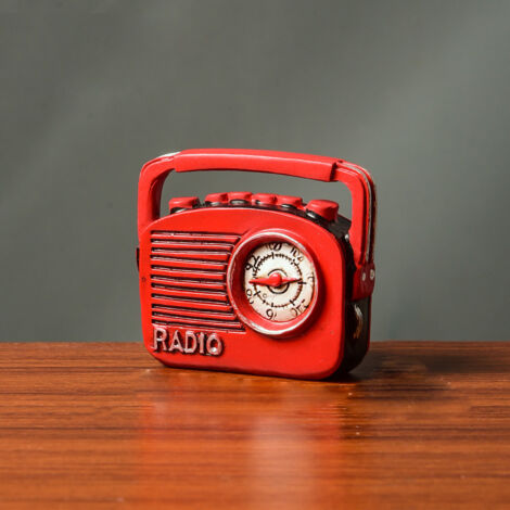 Vintage-Ornament aus Kunstharz – Rotes Radiomodell – Elegantes Design-Dekor und Fotorequisite für Zuhause