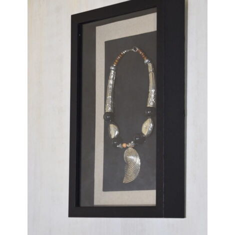 Vitrine d'exposition pour le salon avec un collier de style Glamour