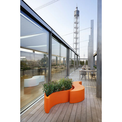 Wave Pot  Arancione Vaso decorativo in polietilene originale Slide colorato giardino di design esterno interno bar ristorante hotel