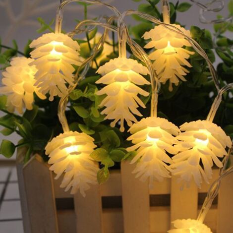 Weihnachts-Lichterkette mit Tannenzapfen