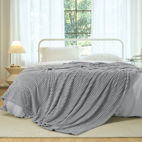 WOLTU Kuscheldecke Fleecedecke Flanell Decke Sofadecke Einfarbig Wohndecken Couchdecke warme Decke mit Streifenmuster Überwurf für Bett Couch, 150x200cm, Grau