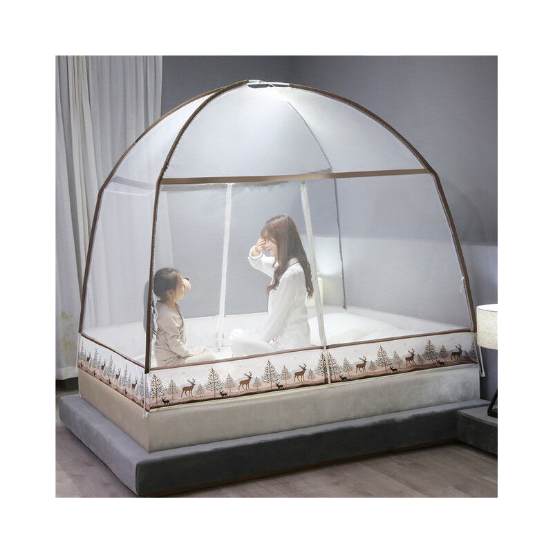 Zanzariera yurta a tre porte con letto