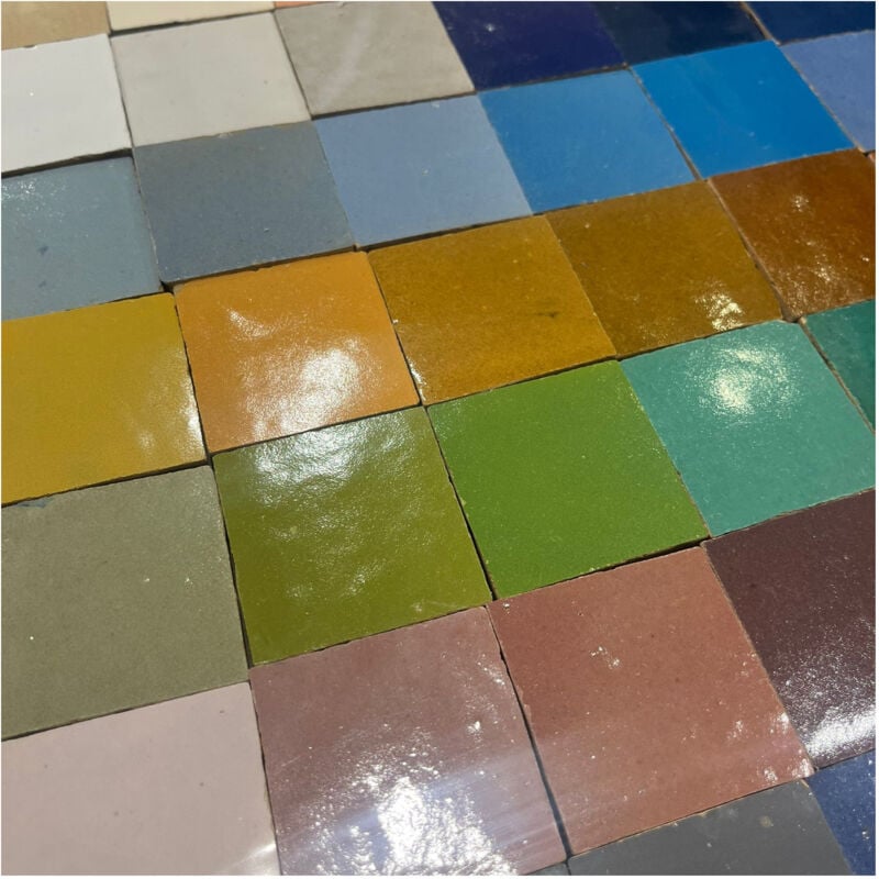 Zellige Marocain traditionnel couleur : Rouge - 38 - format : 5x5 cm sur plaque de 30x30 cm Gioia Materia